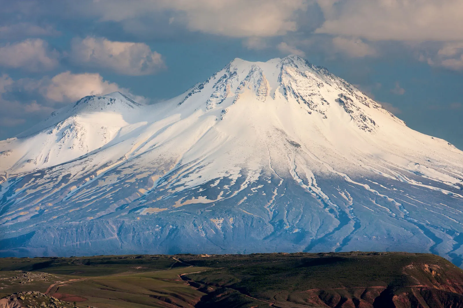 Discover the Majestic Beauty of Mount Ararat in Turkey